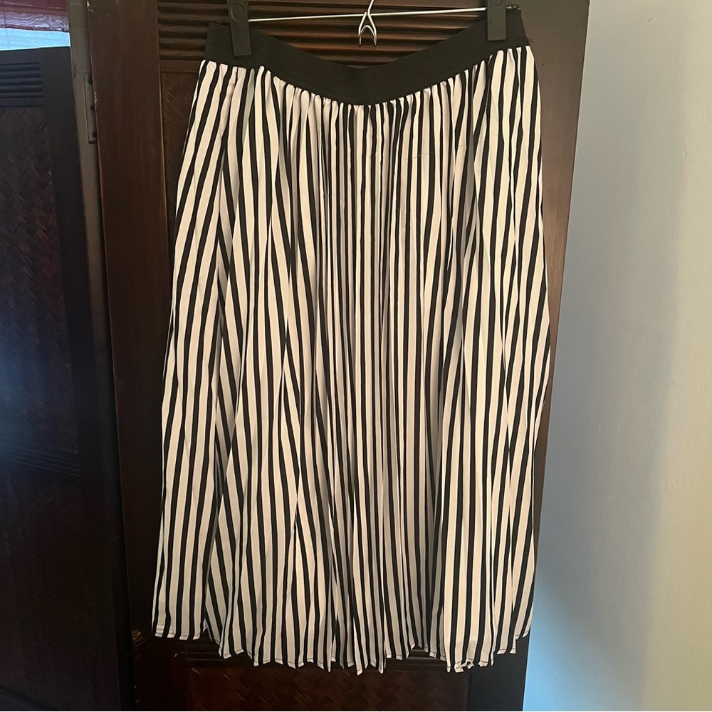 New York & Company Black and White Pleated Midi Skirt